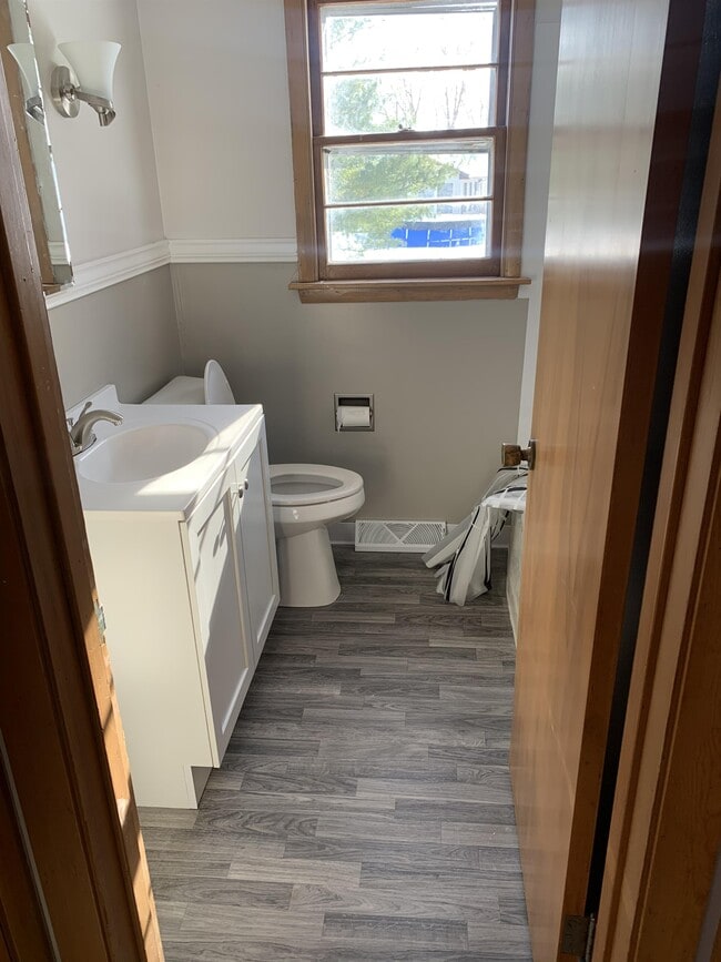 Building Photo - 111 Ann St