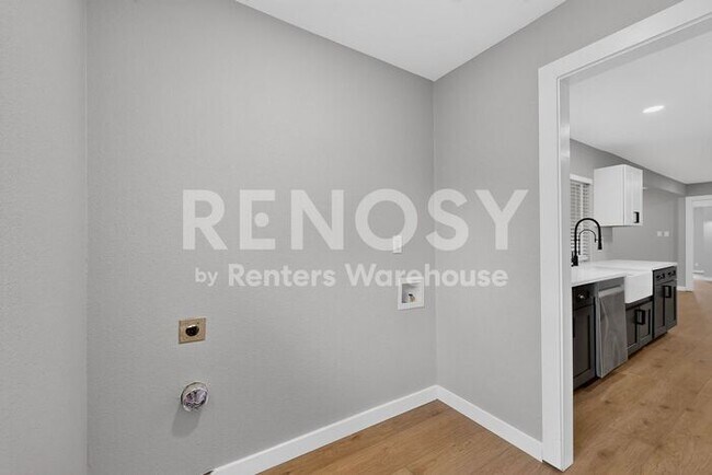 Building Photo - Renovated in Allen Ready to Be Your Home