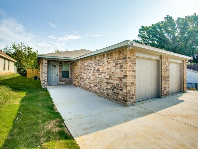 Building Photo - 8106 Tanner Ave
