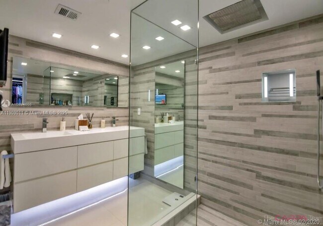 Building Photo - 4000 Towerside Terrace