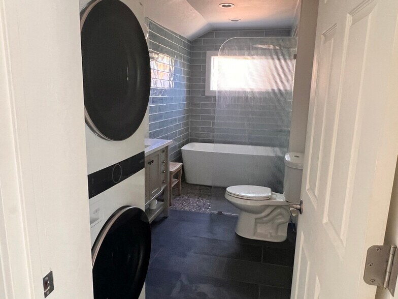 Building Photo - 333 Cedar Ave