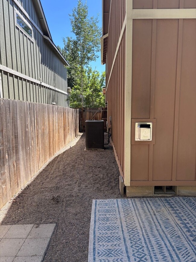 Building Photo - 3 Bedroom House with Large Bonus Room and ...