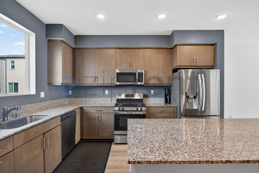 Building Photo - 5252 Beachfront Cove