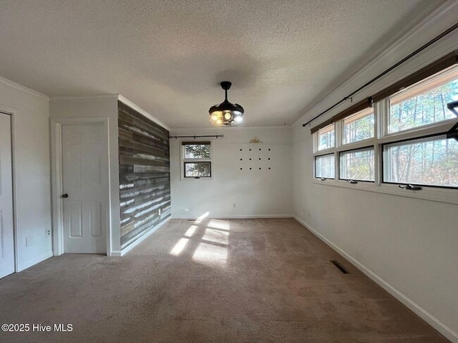 Building Photo - 7 Ash Ct