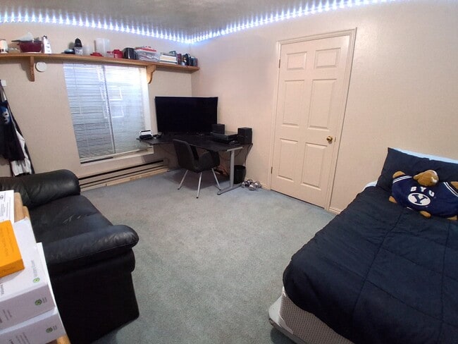 Building Photo - 565 N 300 E