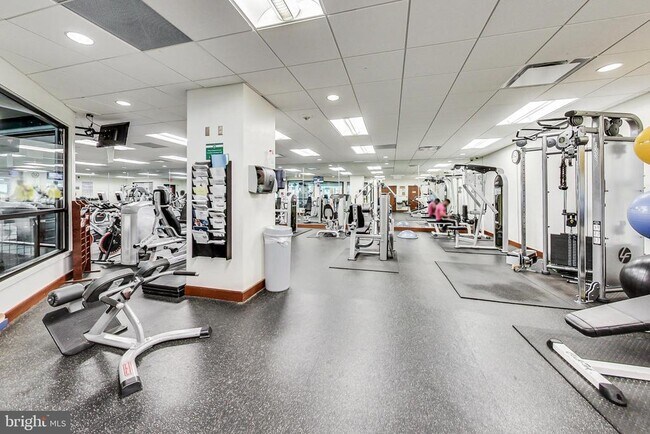 Building Photo - 307 Yoakum Pkwy