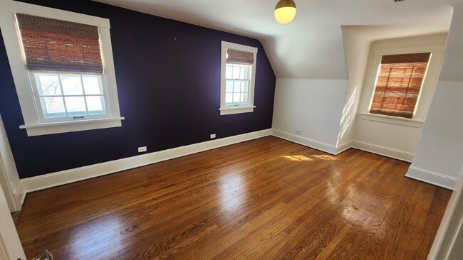 Building Photo - Stunning 4-Bedroom Home with Attached Gara...