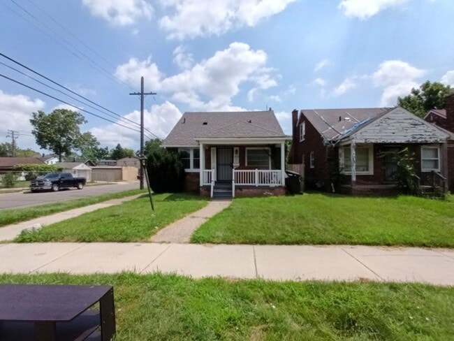 Building Photo - 3 bedroom 1.5 bath brick bungalow - AVAILA...