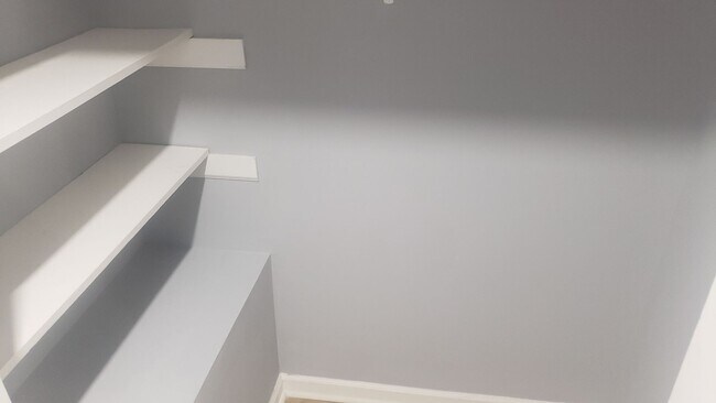 Building Photo - Delightful 3br 3ba Townhome in Chapel Hill! Available Now!