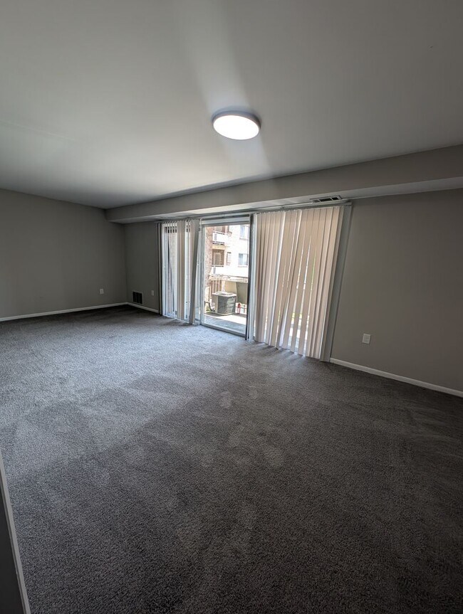 Building Photo - Bristol House Apartments