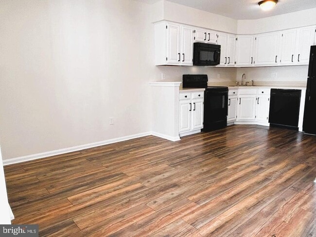 Building Photo - 24 Pickwick Pl