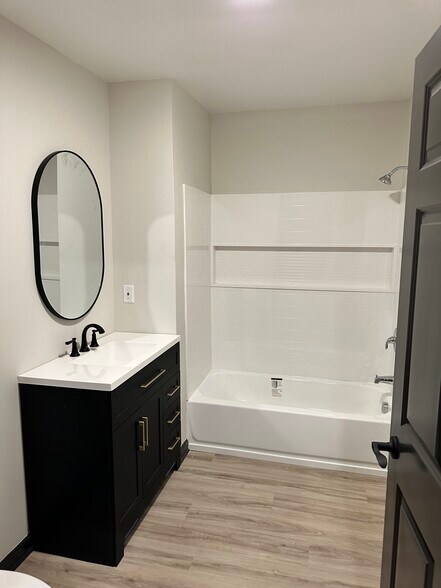 Bathroom - 4260 S Park Ave