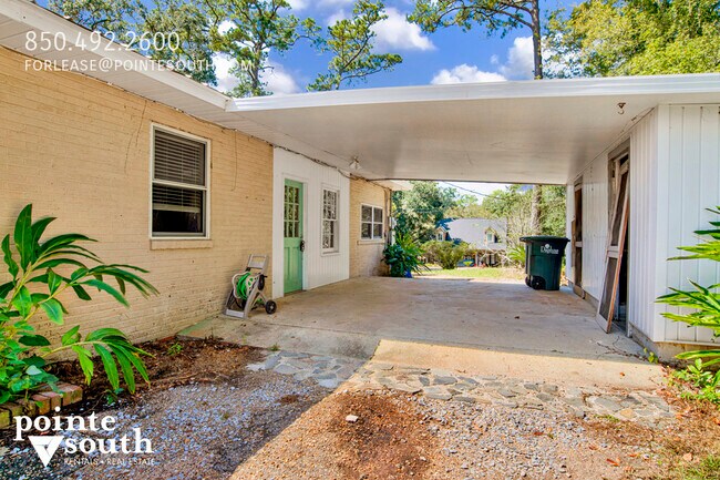 Building Photo - 703 Belrose Ave