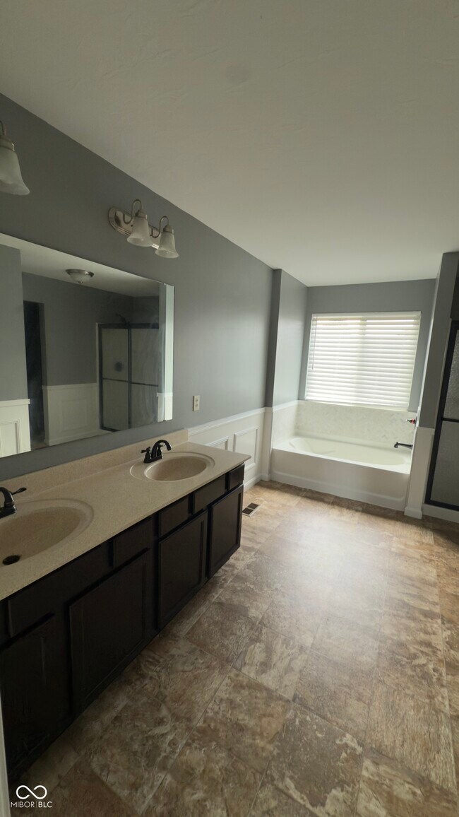 Building Photo - 2244 McGregor Ct