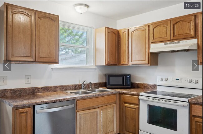 Building Photo - 3632 Willow Creek Ct