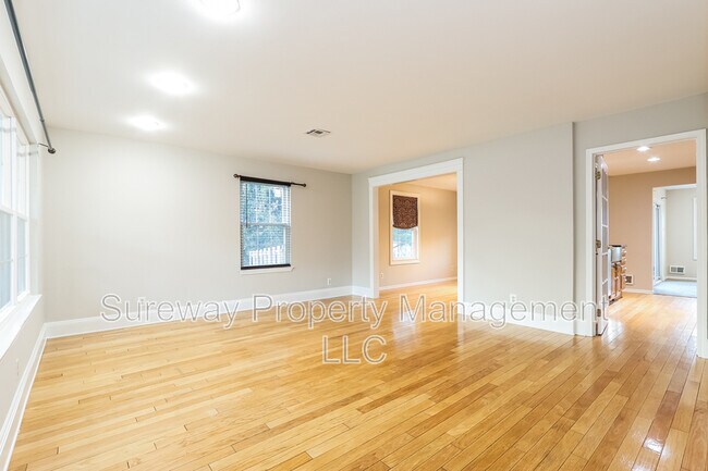 Building Photo - 5 Isa Ct