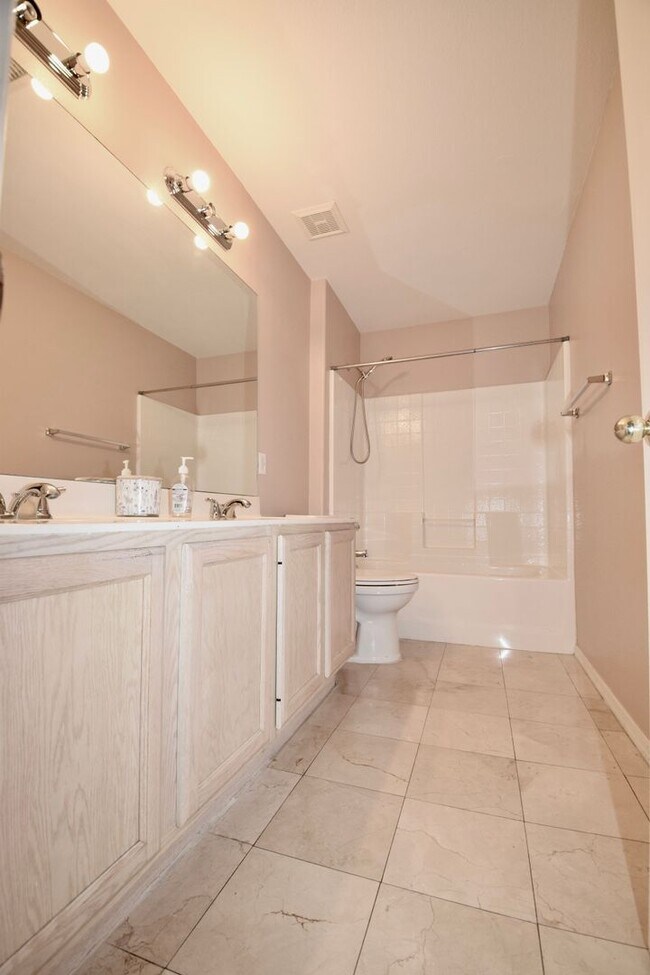 Building Photo - Excellent 4 bed 2 bath Ahwatukee Home!