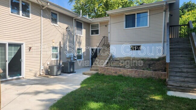 Building Photo - 229 Hickory St
