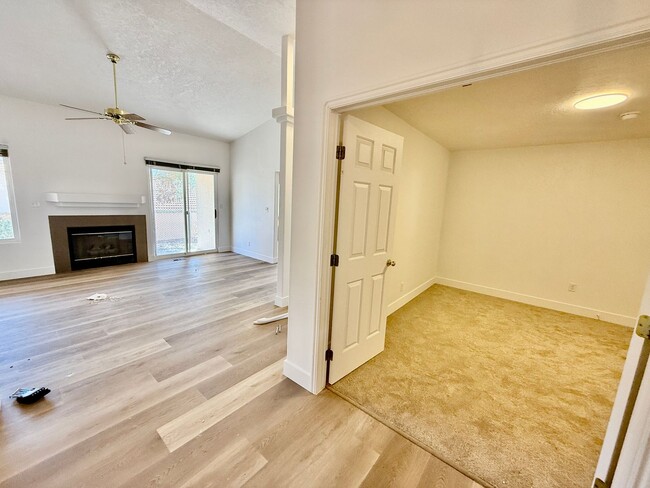 Building Photo - 3-BR Home with Garage and Fenced Yard in B...