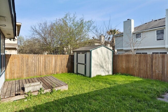 Building Photo - 2907 Kestrel Dr
