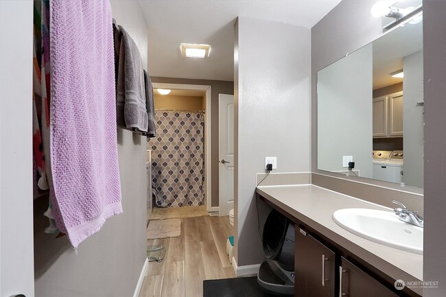 Building Photo - Beautiful 3-Condo in Lakewood – Apply Today!