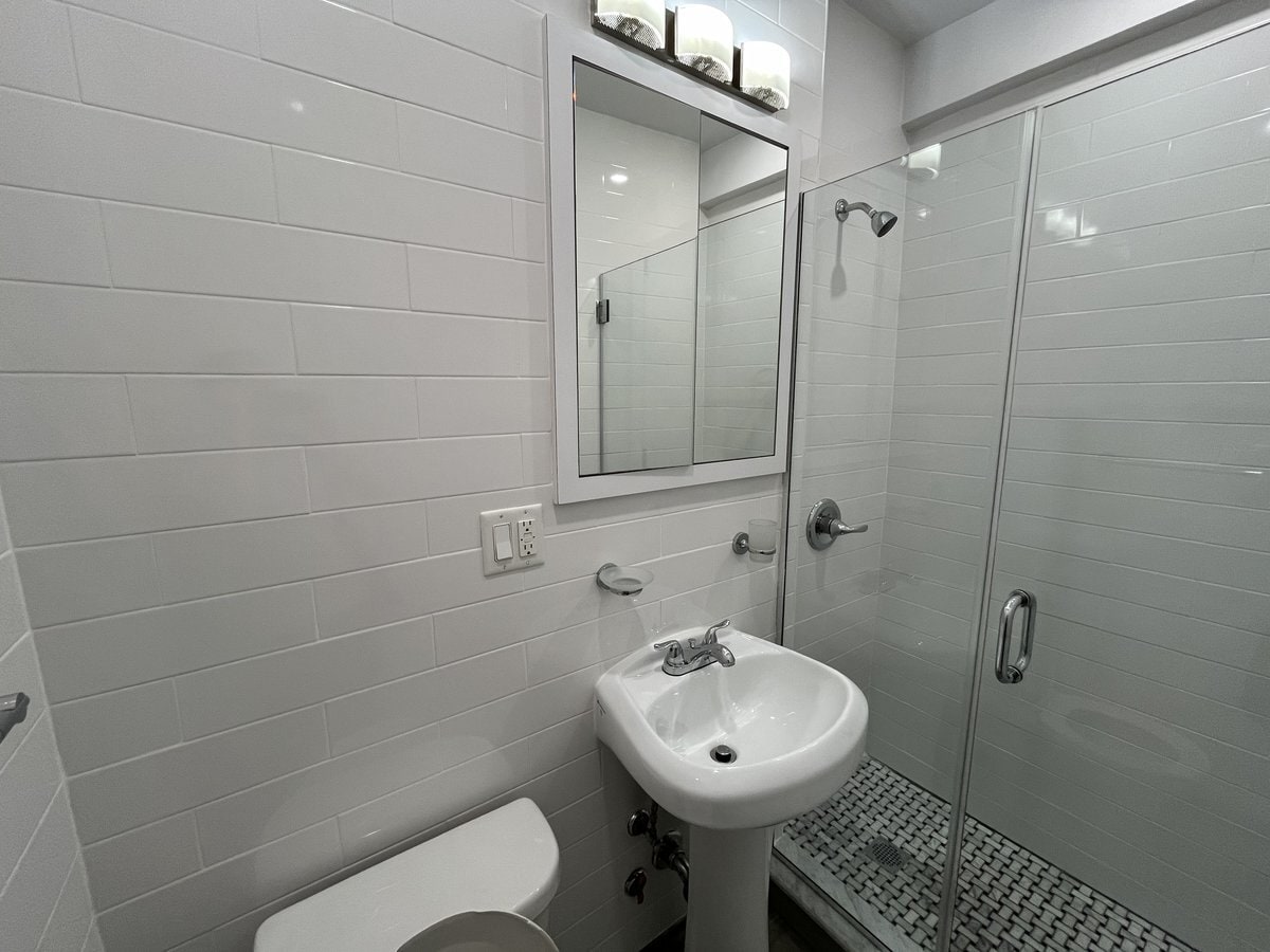 Building Photo - 20 Beekman Pl