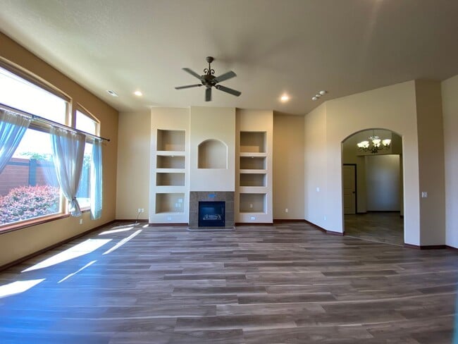 Building Photo - Beautiful, One Level Living in South Richland!