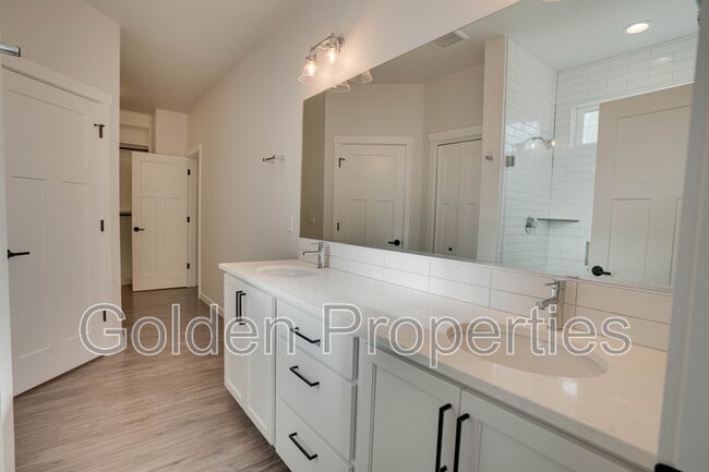 Building Photo - 2172 W Camus Dr