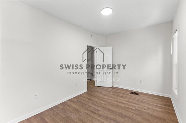Building Photo - 1341 Mooberry St