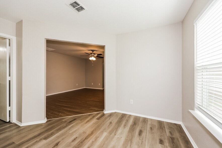 Building Photo - 1504 Pine Ln