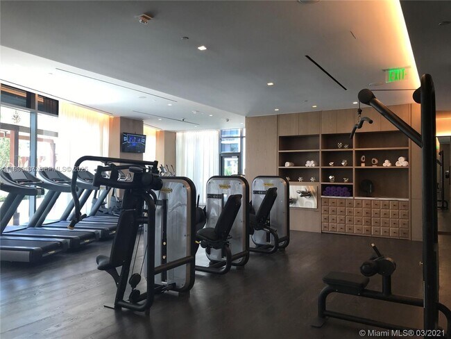 Building Photo - 801 S Miami Ave