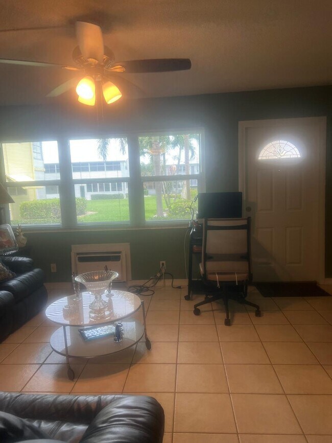 Building Photo - 102 Sheffield E