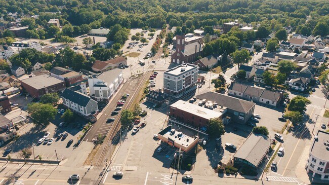 Building Photo - 10 4th St