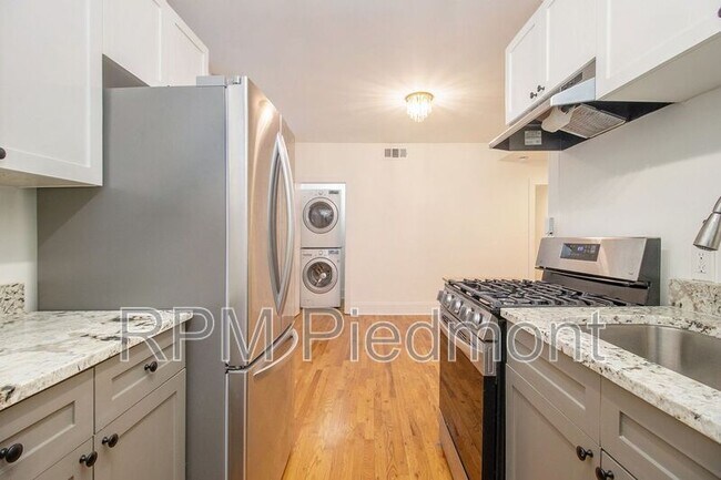 Building Photo - 741 Frederica St NE