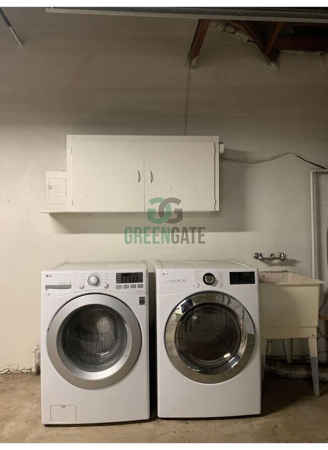 Building Photo - 338 3rd St