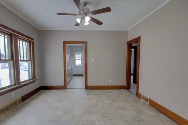 Building Photo - 1837 W 8th St