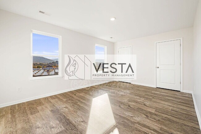 Building Photo - 30 Benedict Ln