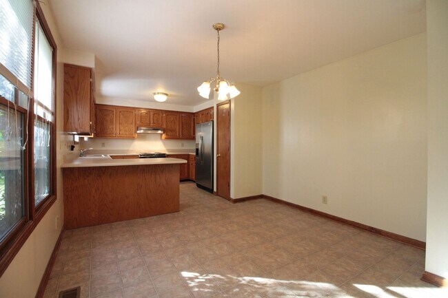 Building Photo - 205 Farmer Rd