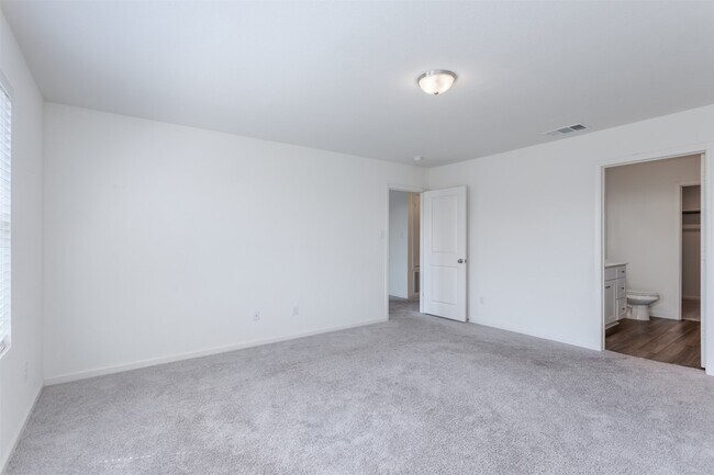 Building Photo - 415 Madison Way