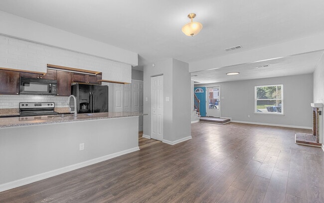 Primary Photo - 1308 Mikie Ct