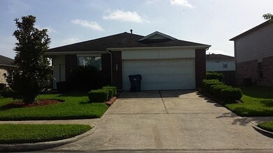 Building Photo - 2015 Foxhill Dr