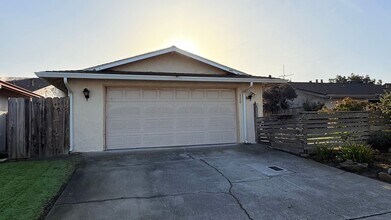 Building Photo - 320 Fairhaven - 30% Rental Fee