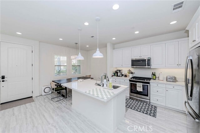 Building Photo - 2545 Almeria Ln