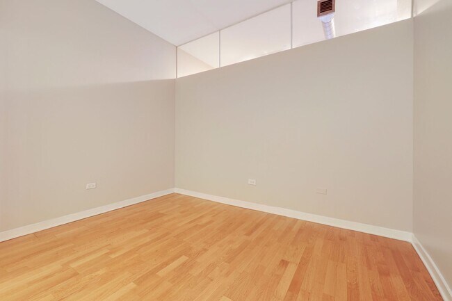 Building Photo - Gorgeous River North penthouse for rent!