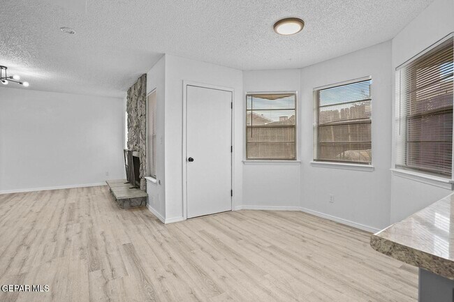 Building Photo - 1821 Ed White Way