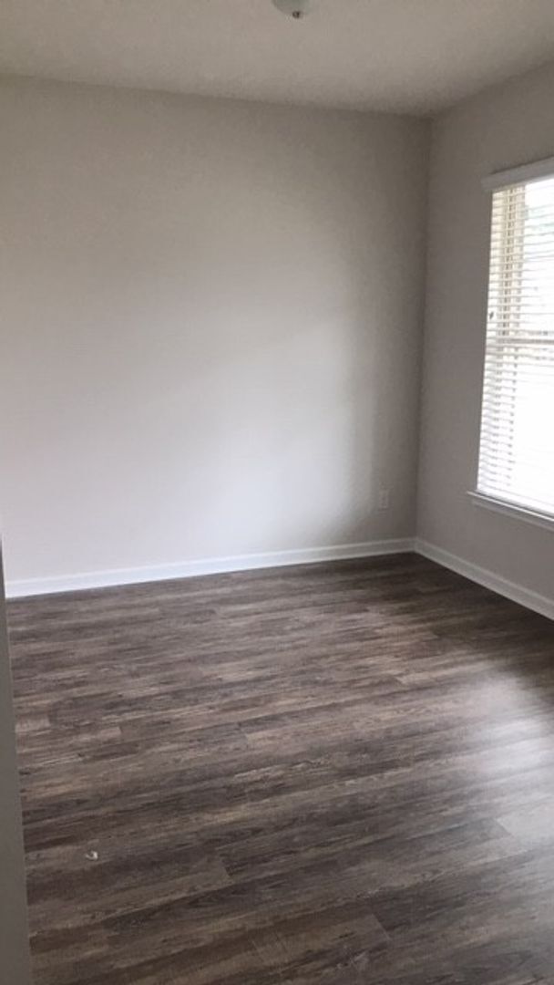 Building Photo - NEWISH 4 Bedroom Single Family Home in Ellenwood!