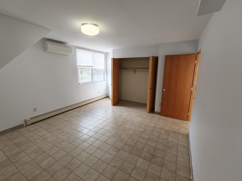 Bedroom 1 - 39 Robertson Ave