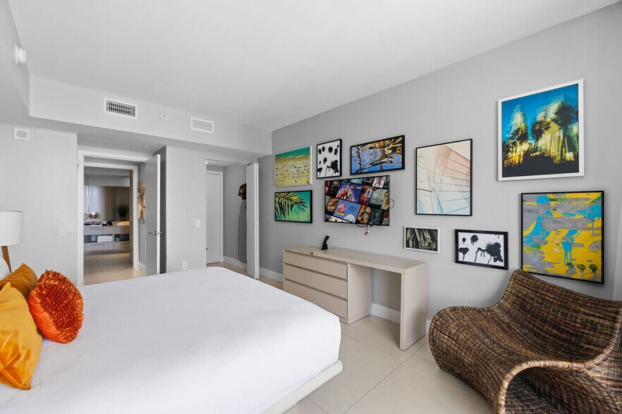 Building Photo - 4111 S Ocean Dr