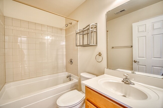 Building Photo - Incredible Home In Gated Community/Simpsonville