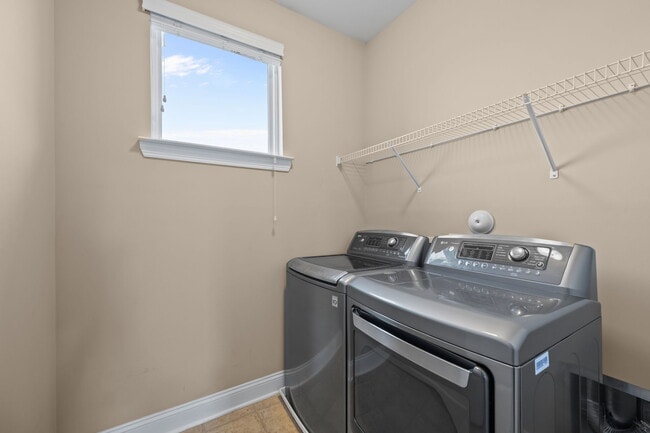 Building Photo - 115 Hampton Dr